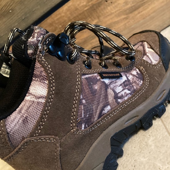 Next To New little boys Camo Boots size 1.5 - Picture 3 of 8